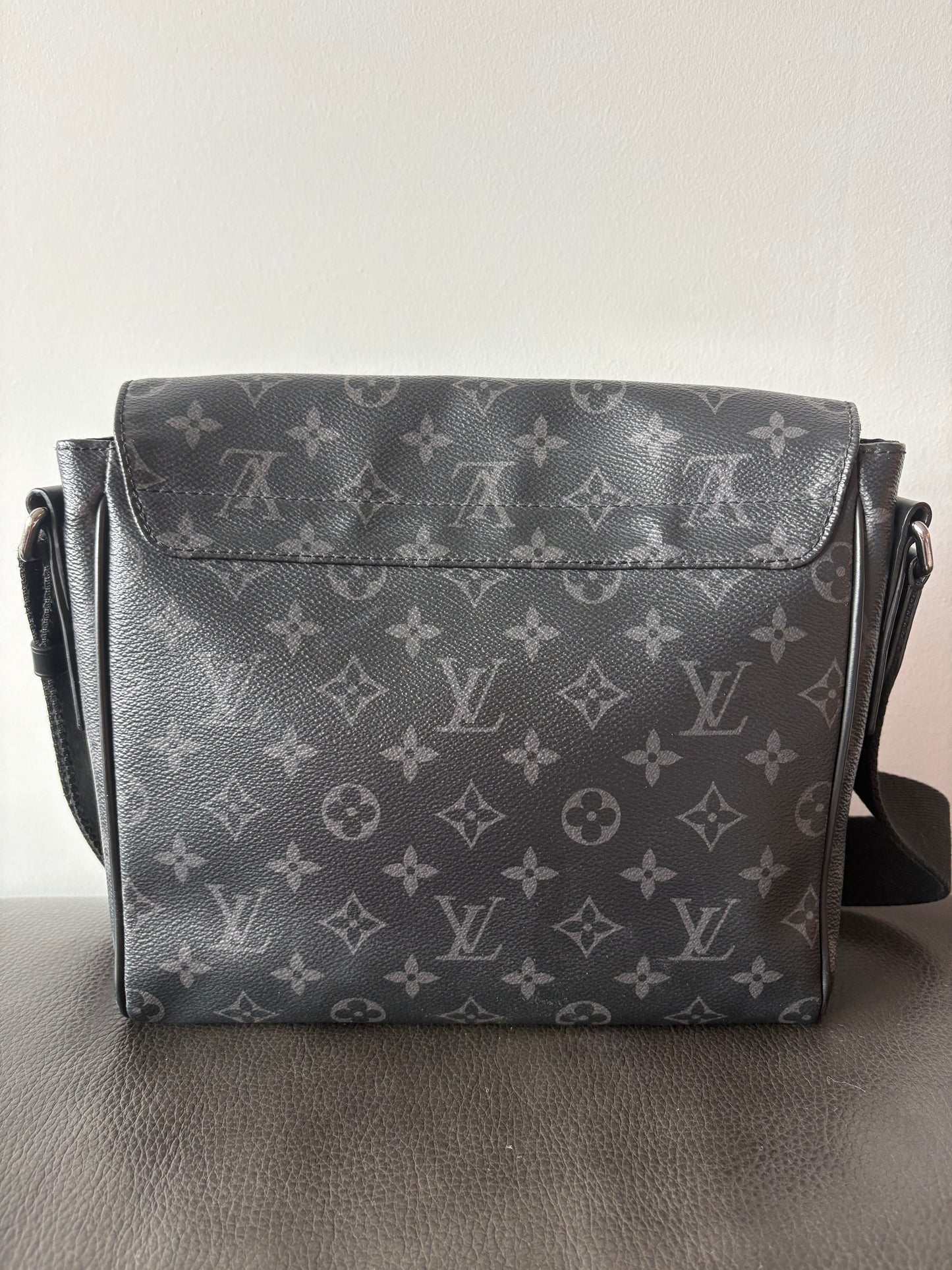 Louis Vuitton Messenger Bag