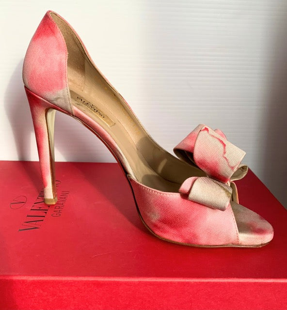 Valentino Garavani floral bow pumps
